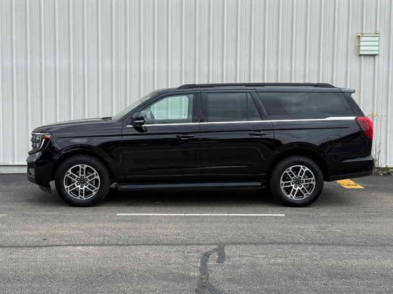 Ford Expedition Max Vehicle Full-screen Gallery Image 02