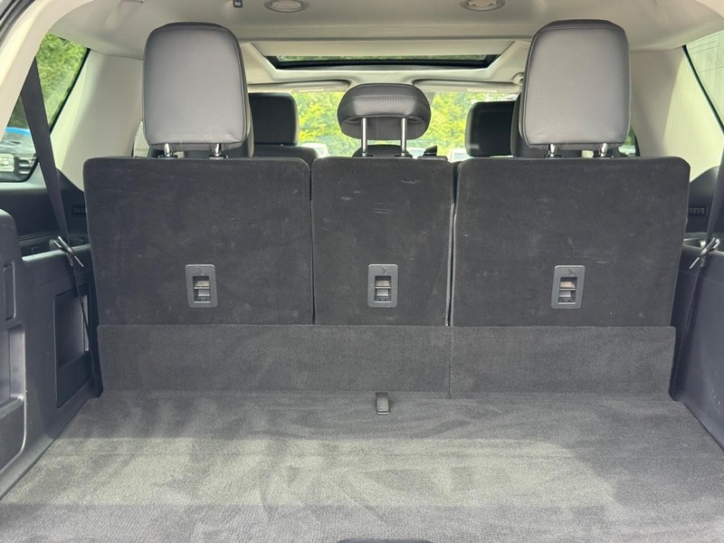 Ford Expedition Max Vehicle Full-screen Gallery Image 06