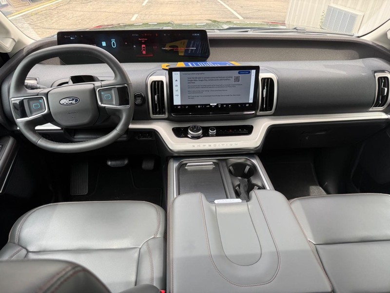 Ford Expedition Max Vehicle Full-screen Gallery Image 11