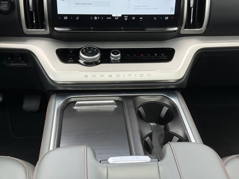 Ford Expedition Max Vehicle Full-screen Gallery Image 13