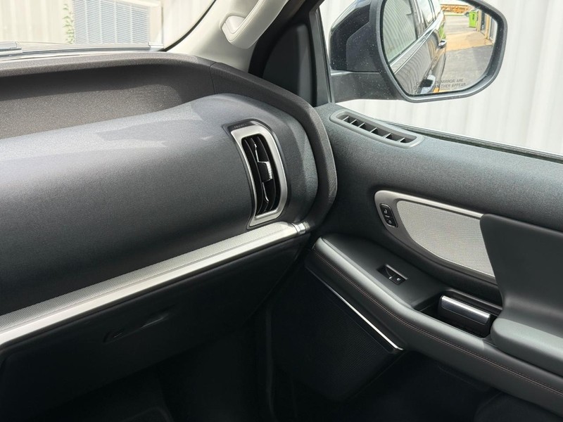 Ford Expedition Max Vehicle Full-screen Gallery Image 15