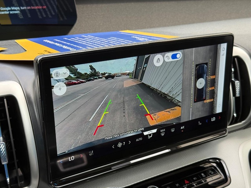 Ford Expedition Max Vehicle Full-screen Gallery Image 19