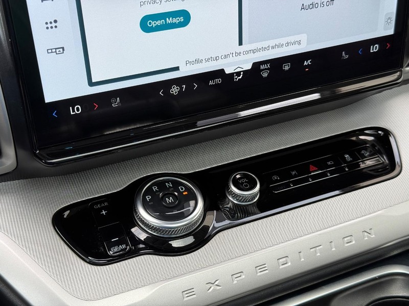 Ford Expedition Max Vehicle Full-screen Gallery Image 20