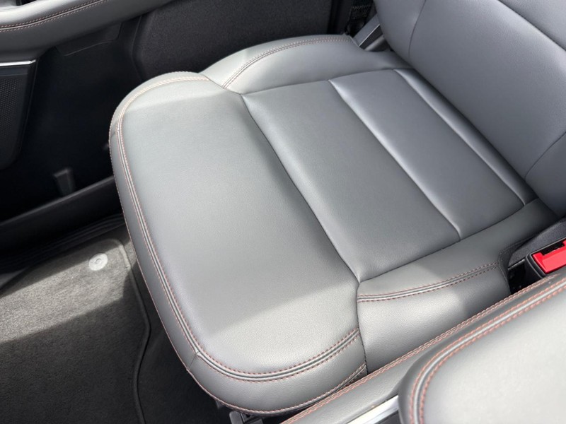 Ford Expedition Max Vehicle Full-screen Gallery Image 21