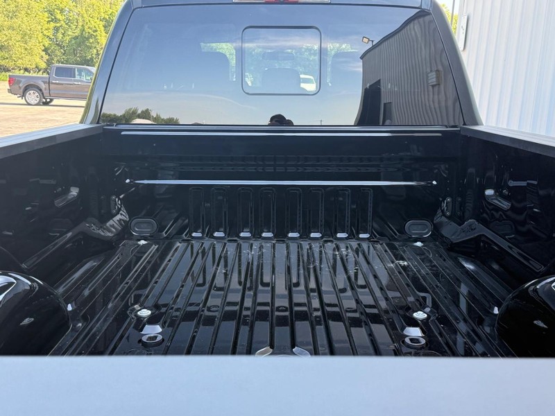 Ford Super Duty F-350 DRW Vehicle Full-screen Gallery Image 5