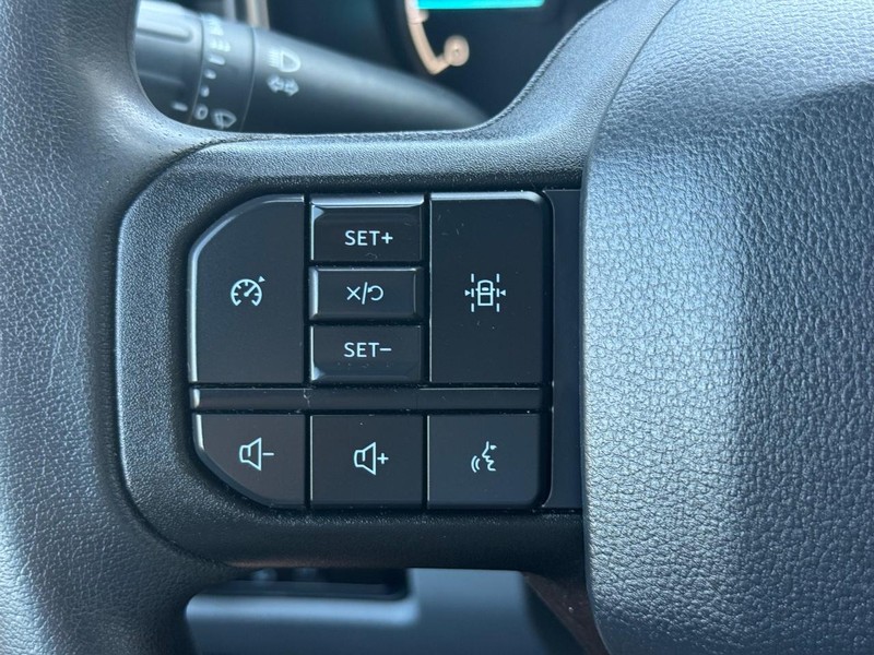 Ford Super Duty F-350 DRW Vehicle Full-screen Gallery Image 14