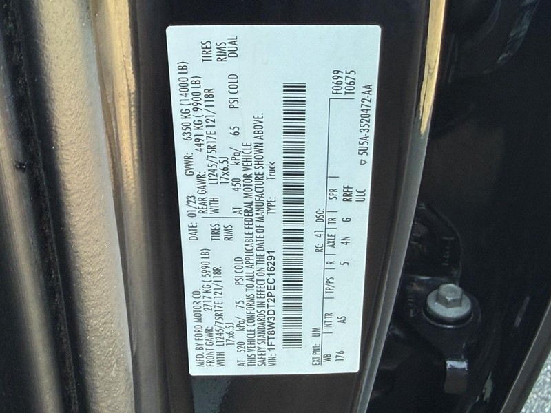 Ford Super Duty F-350 DRW Vehicle Full-screen Gallery Image 21