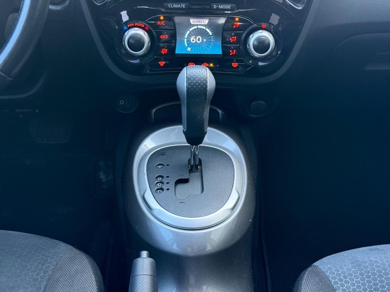 Nissan JUKE Vehicle Full-screen Gallery Image 11