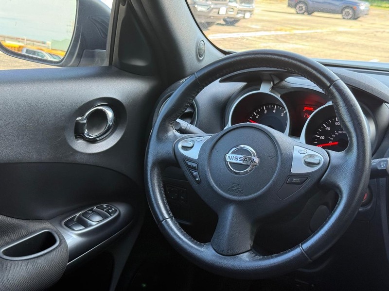 Nissan JUKE Vehicle Full-screen Gallery Image 12