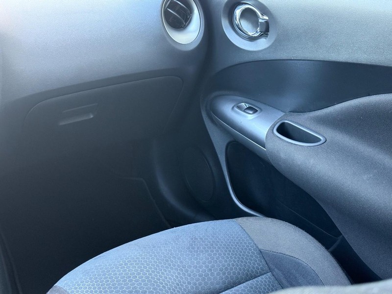Nissan JUKE Vehicle Full-screen Gallery Image 13