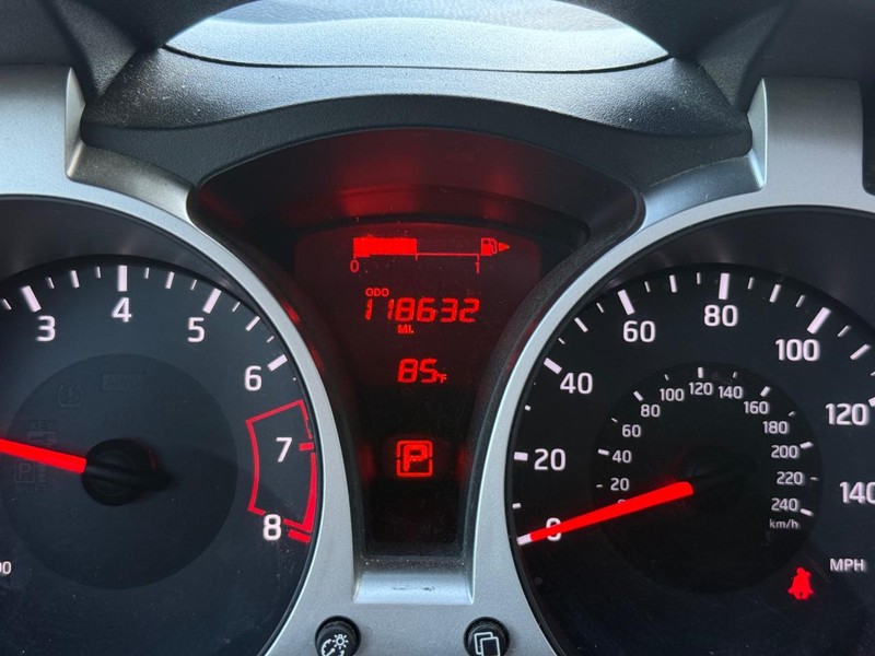 Nissan JUKE Vehicle Full-screen Gallery Image 16