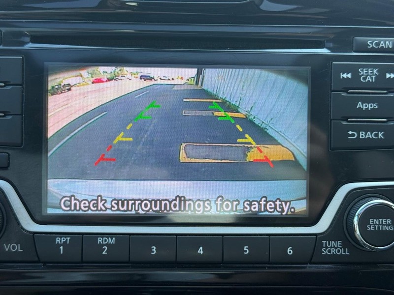 Nissan JUKE Vehicle Full-screen Gallery Image 17