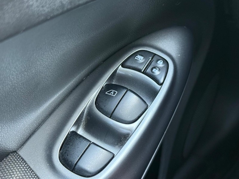 Nissan JUKE Vehicle Full-screen Gallery Image 18