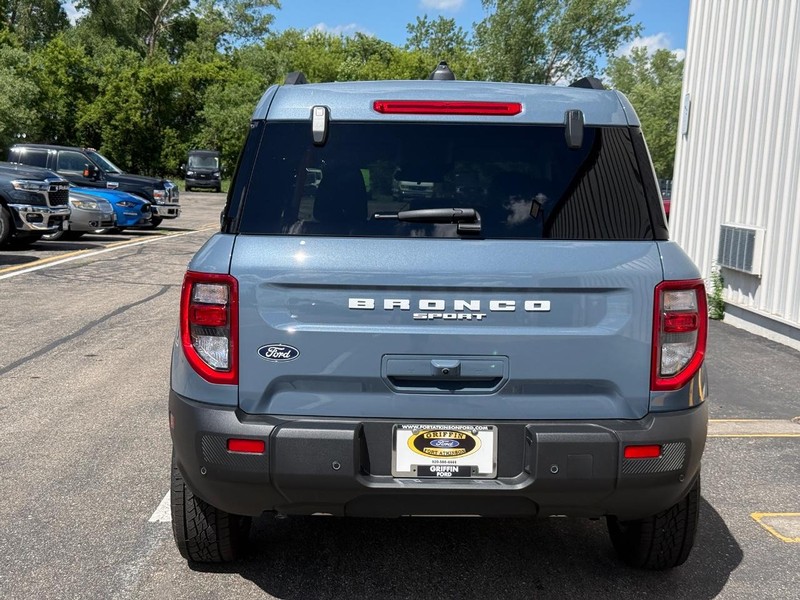 Ford Bronco Sport Vehicle Full-screen Gallery Image 4