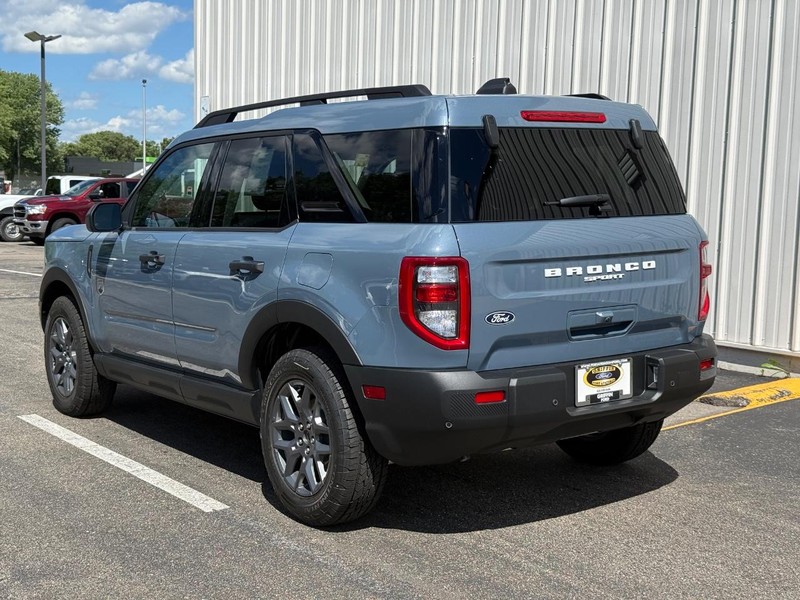 Ford Bronco Sport Vehicle Full-screen Gallery Image 5