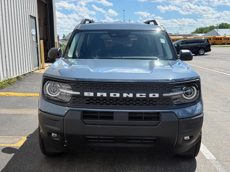Ford Bronco Sport Vehicle Full-screen Gallery Image 6