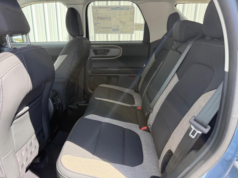 Ford Bronco Sport Vehicle Full-screen Gallery Image 11