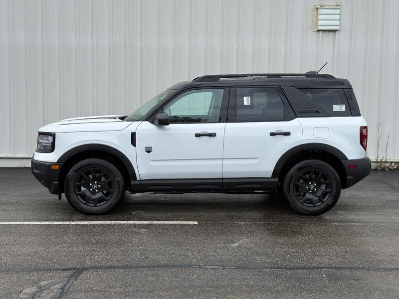 Ford Bronco Sport Vehicle Full-screen Gallery Image 2