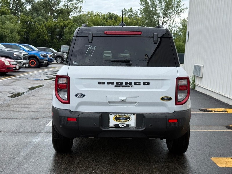 Ford Bronco Sport Vehicle Full-screen Gallery Image 4