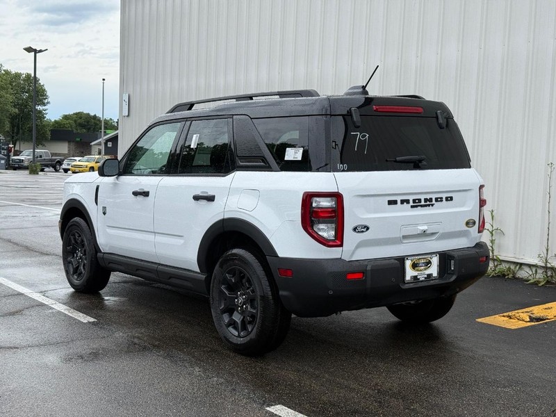 Ford Bronco Sport Vehicle Full-screen Gallery Image 5