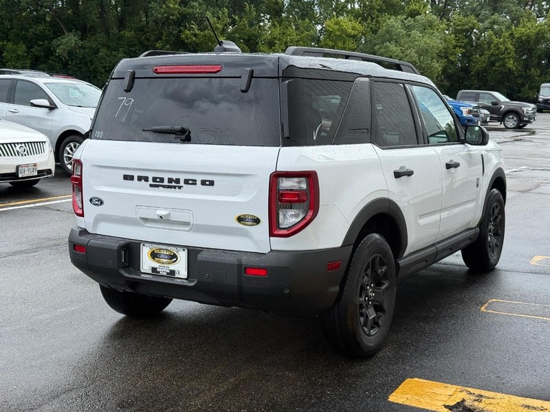 Ford Bronco Sport Vehicle Full-screen Gallery Image 8