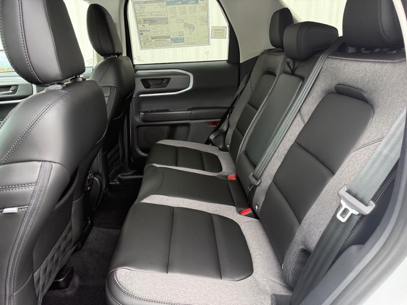 Ford Bronco Sport Vehicle Full-screen Gallery Image 9