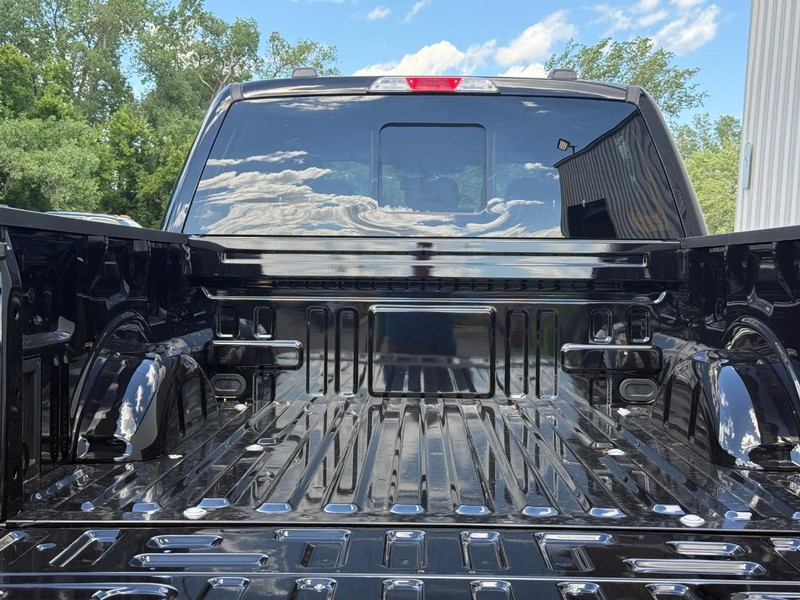 Ford F-150 Vehicle Full-screen Gallery Image 3