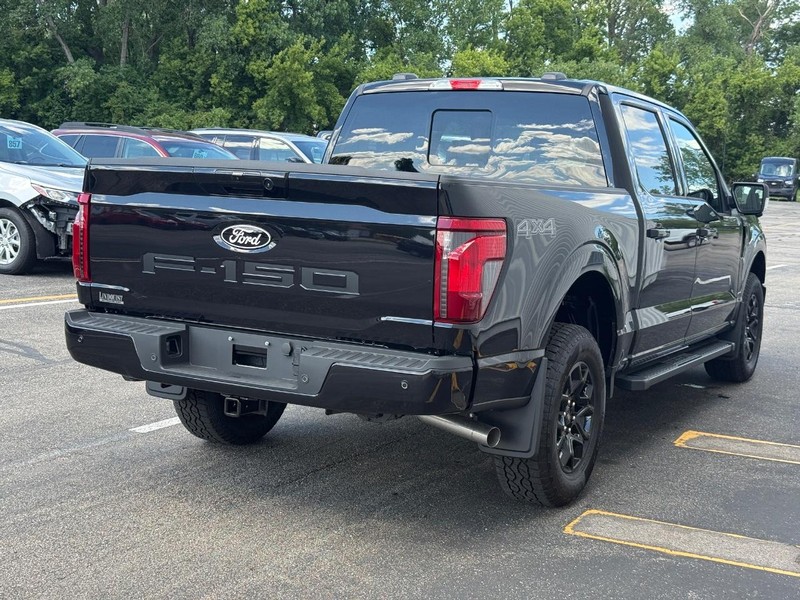 Ford F-150 Vehicle Full-screen Gallery Image 8