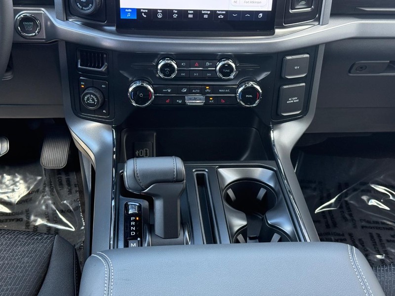 Ford F-150 Vehicle Full-screen Gallery Image 14