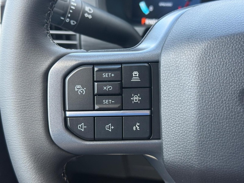 Ford F-150 Vehicle Full-screen Gallery Image 15