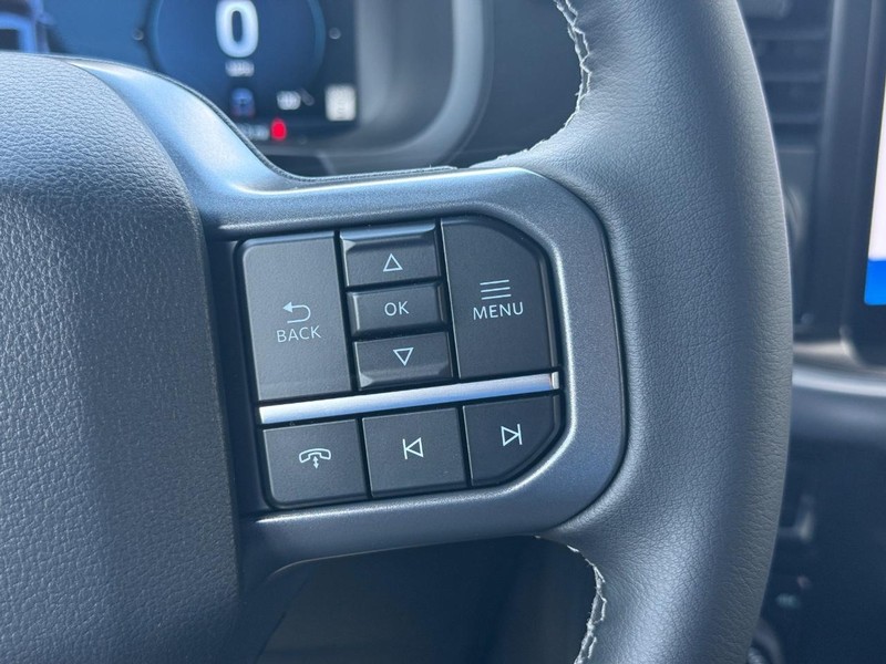 Ford F-150 Vehicle Full-screen Gallery Image 16