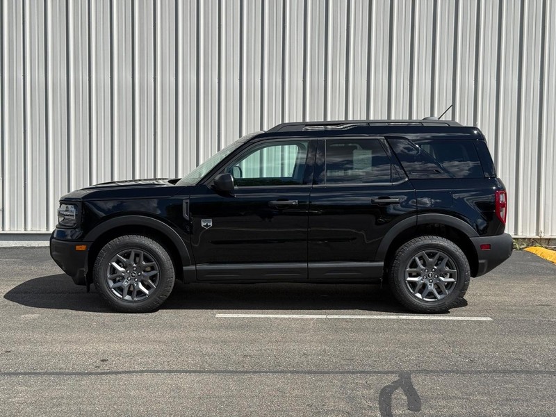 Ford Bronco Sport Vehicle Full-screen Gallery Image 2