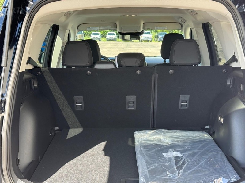 Ford Bronco Sport Vehicle Full-screen Gallery Image 6