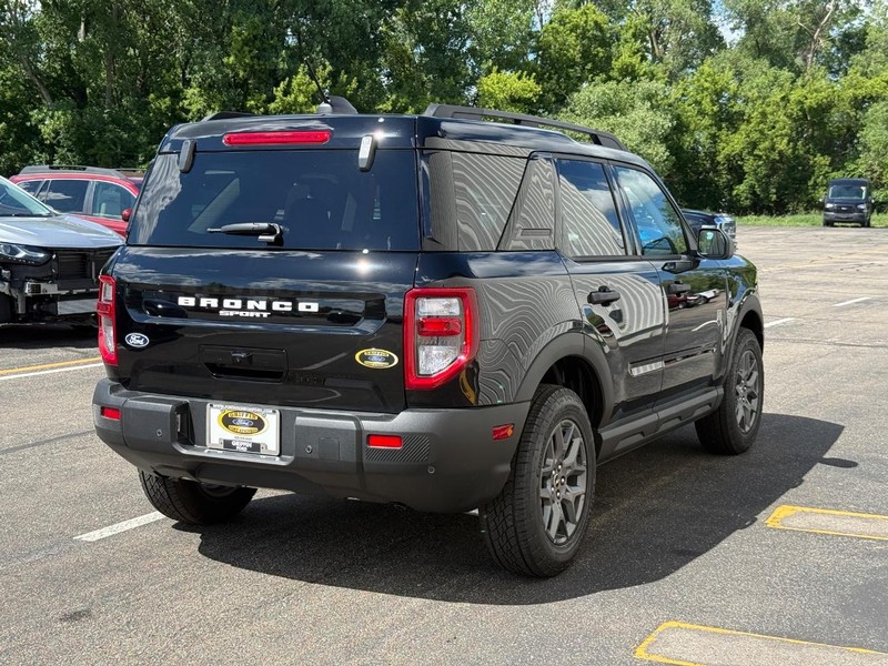 Ford Bronco Sport Vehicle Full-screen Gallery Image 7
