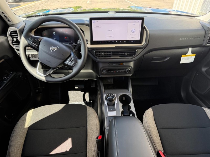Ford Bronco Sport Vehicle Full-screen Gallery Image 8