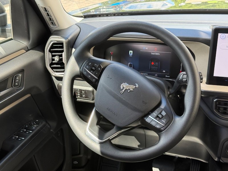 Ford Bronco Sport Vehicle Full-screen Gallery Image 13