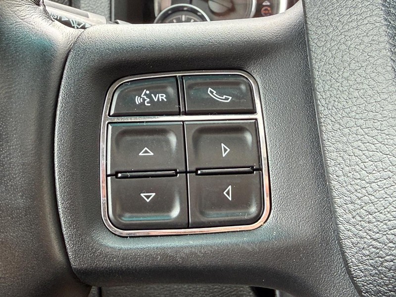Ram 1500 Vehicle Full-screen Gallery Image 14
