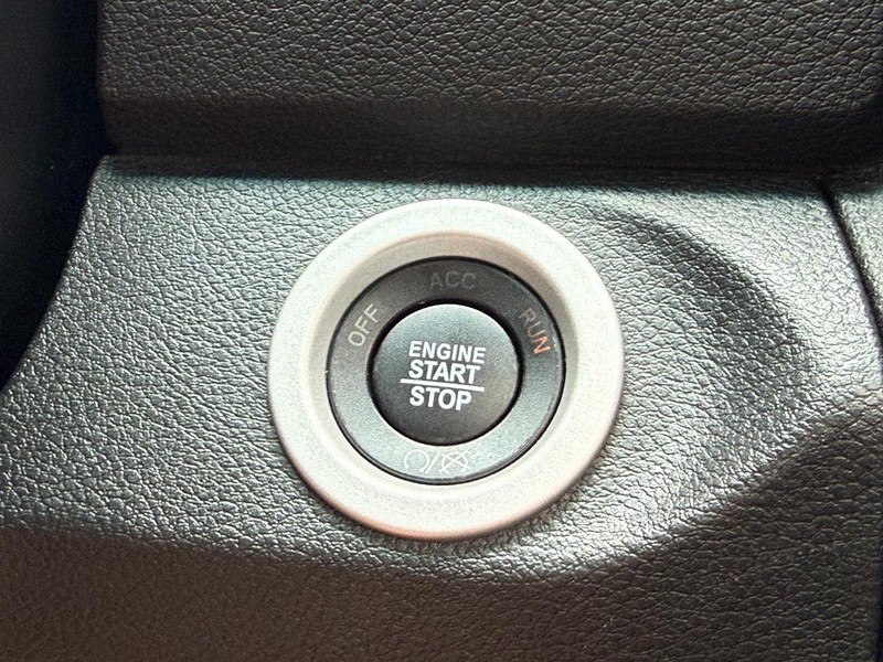 Ram 1500 Vehicle Full-screen Gallery Image 16
