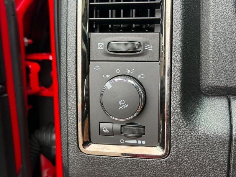 Ram 1500 Vehicle Full-screen Gallery Image 25