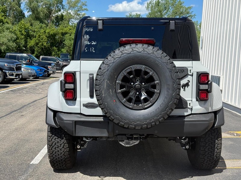 Ford Bronco Vehicle Full-screen Gallery Image 6