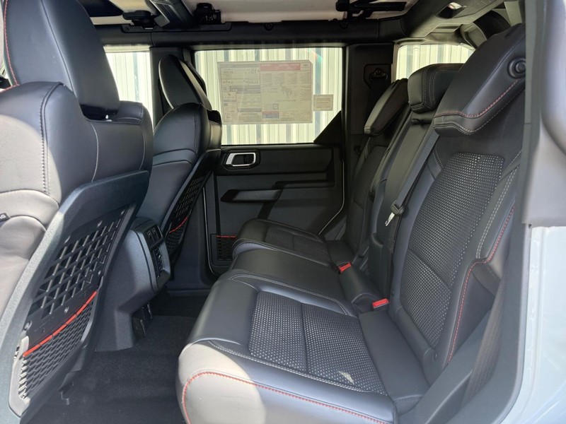 Ford Bronco Vehicle Full-screen Gallery Image 7