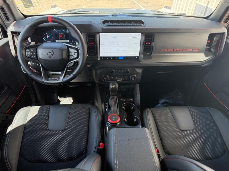 Ford Bronco Vehicle Full-screen Gallery Image 10