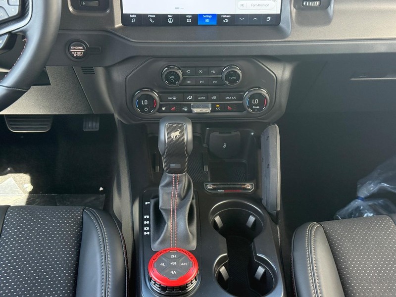 Ford Bronco Vehicle Full-screen Gallery Image 12