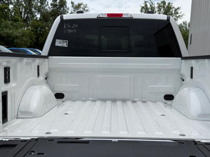 Ford F-150 Vehicle Full-screen Gallery Image 5