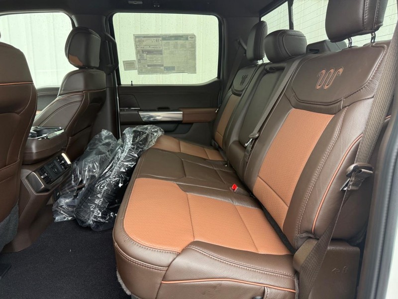 Ford F-150 Vehicle Full-screen Gallery Image 7