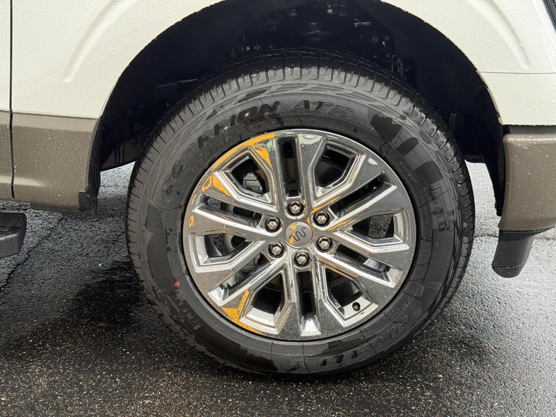 Ford F-150 Vehicle Full-screen Gallery Image 9
