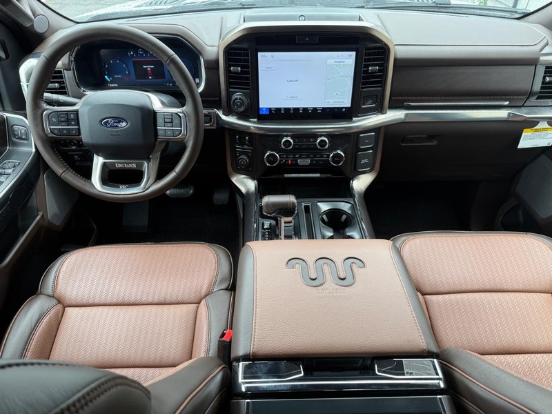 Ford F-150 Vehicle Full-screen Gallery Image 10