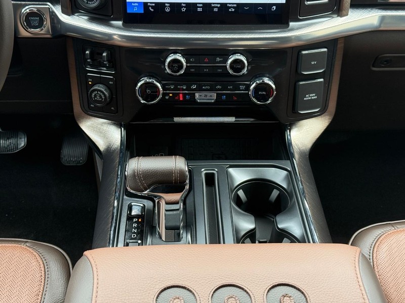 Ford F-150 Vehicle Full-screen Gallery Image 12
