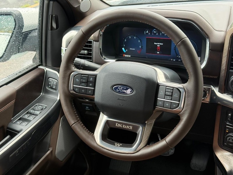 Ford F-150 Vehicle Full-screen Gallery Image 13