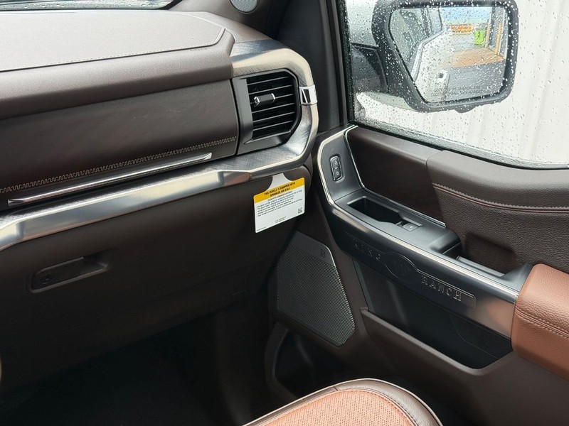 Ford F-150 Vehicle Full-screen Gallery Image 14